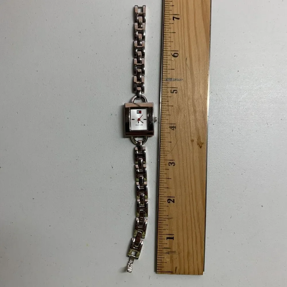 Tommy Hilfiger Ladies Wrist Watch Silver Tone Square (T00184)